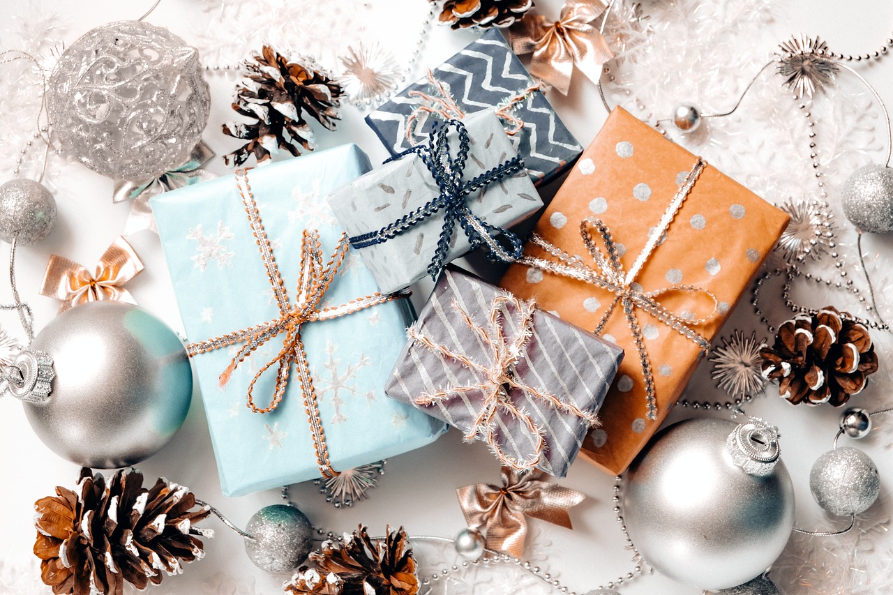 How to Make Your Own Custom Gift Tags